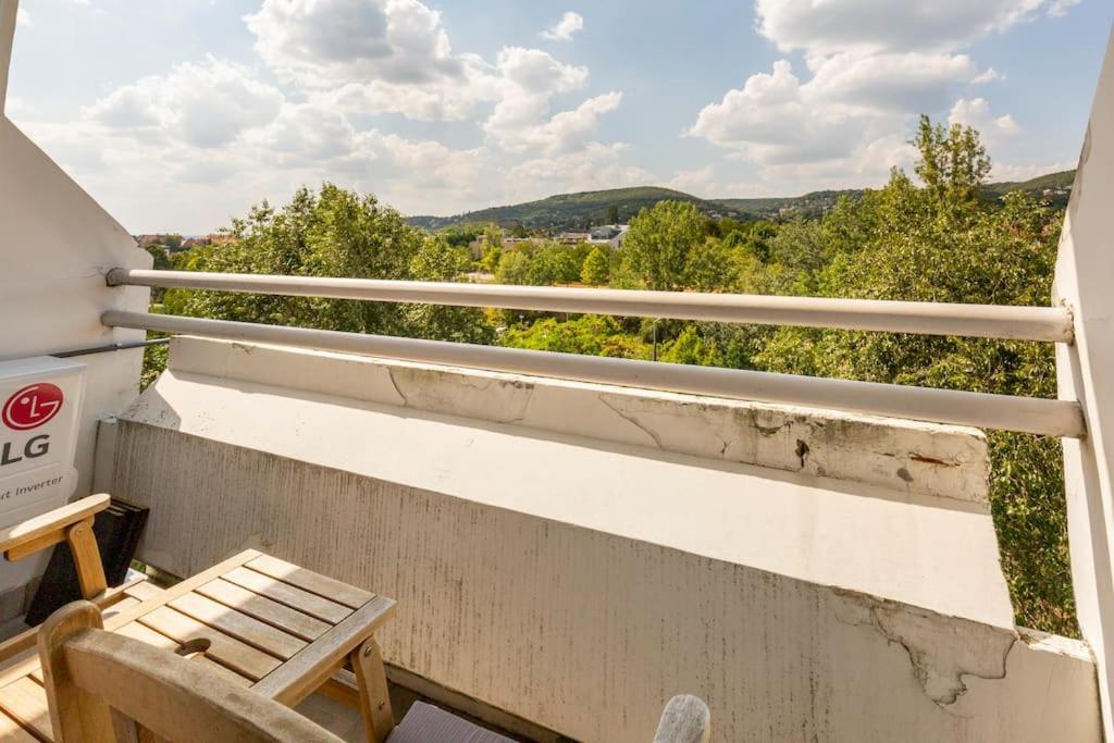Lovely 1 Bedroom Flat - Gazdagret Будапеща Екстериор снимка